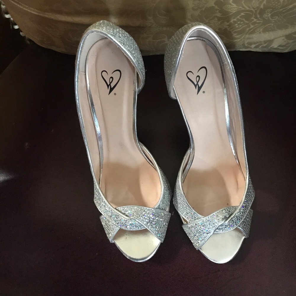 Shoes size 7